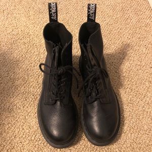 doc martens aunt sally zip